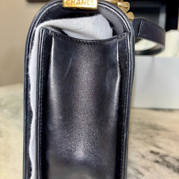 Chanel Black New Medium Boy Bag - Picture 8 of 12